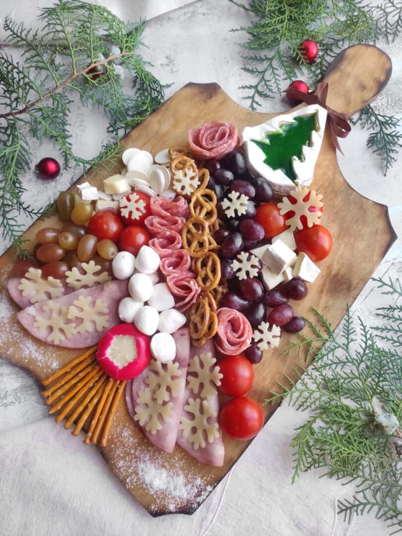 Christmas Tree Charcuterie Board | The Mommyhood Club