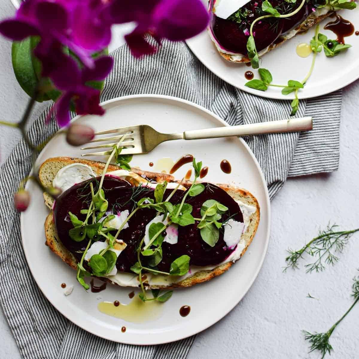 Beet Toast With Fraiche Creme And Dill Beet Toast With Fraiche Creme And Dill