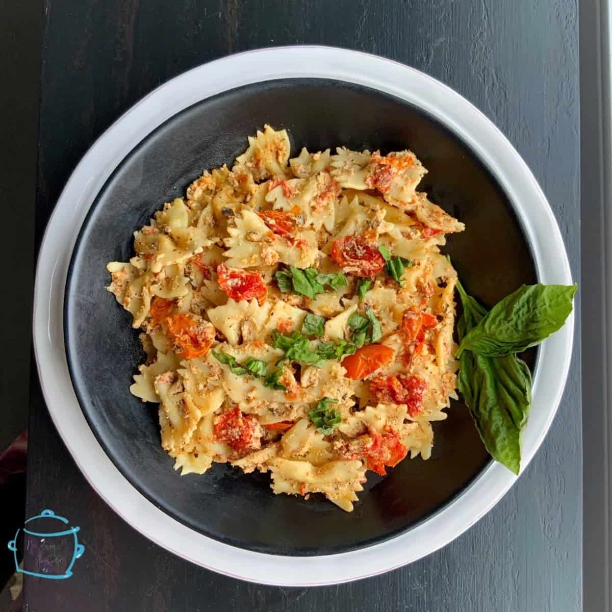 Lazy Slow Cooker Tiktok Feta Pasta