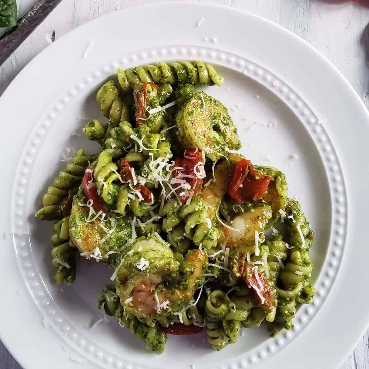 Amazing Skillet Spinach Pesto Pasta With Shrimp