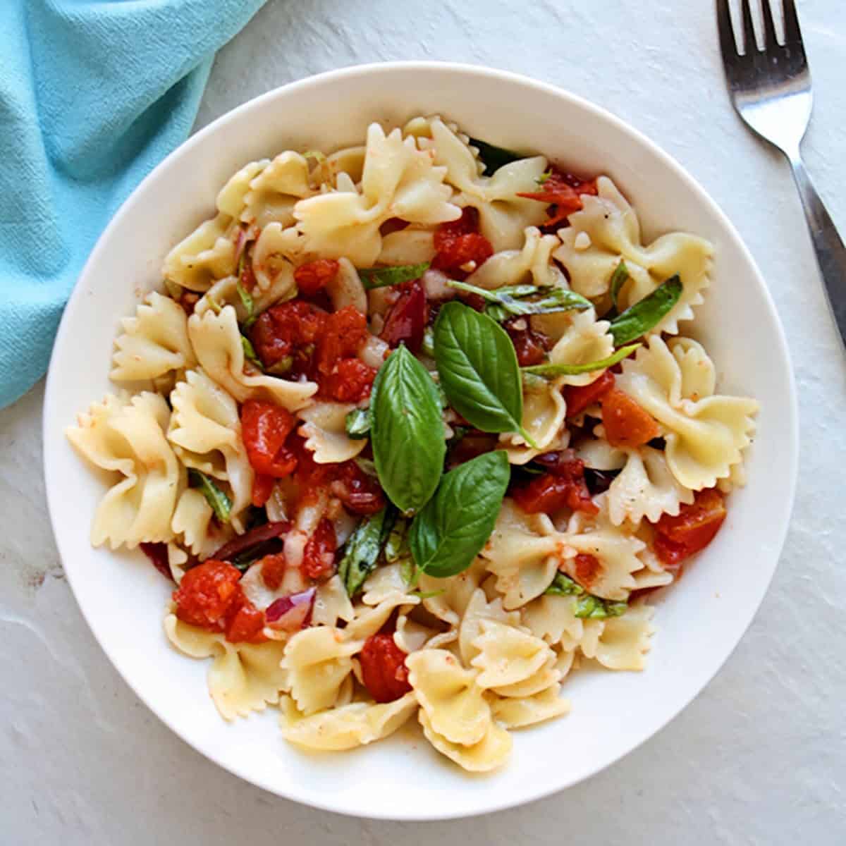 Bow Tie Pasta With Simple Tomato Sauce