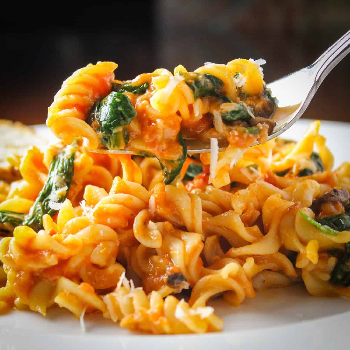 Cheesy Tomato Spinach Olive Pasta