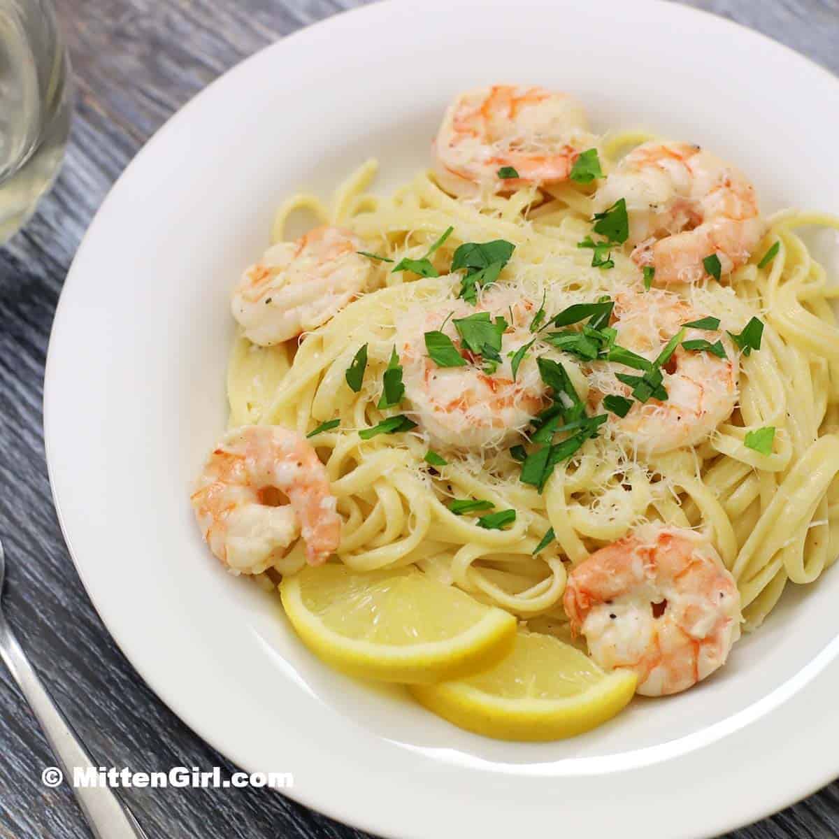 Creamy Lemon Shrimp Pasta With White Wine