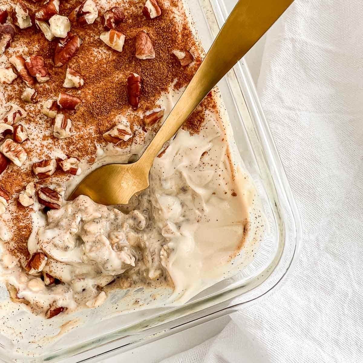 Easy High Protein Cinnamon Roll Overnight Oats