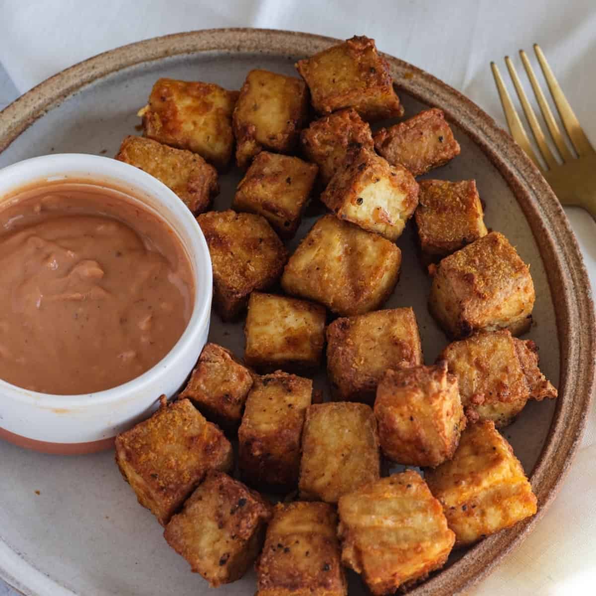 Crispy Air Fryer Tofu Nuggets With Sriracha Tahini Sauce