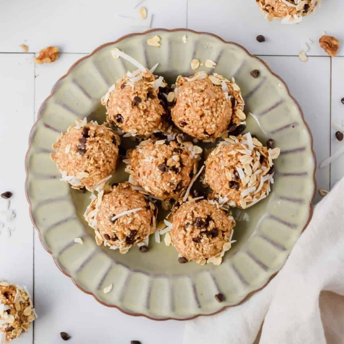 Easy Oatmeal Cashew Cookie Coconut Protein Balls Recipe Easy Oatmeal Cashew Cookie Coconut Protein Balls Recipe