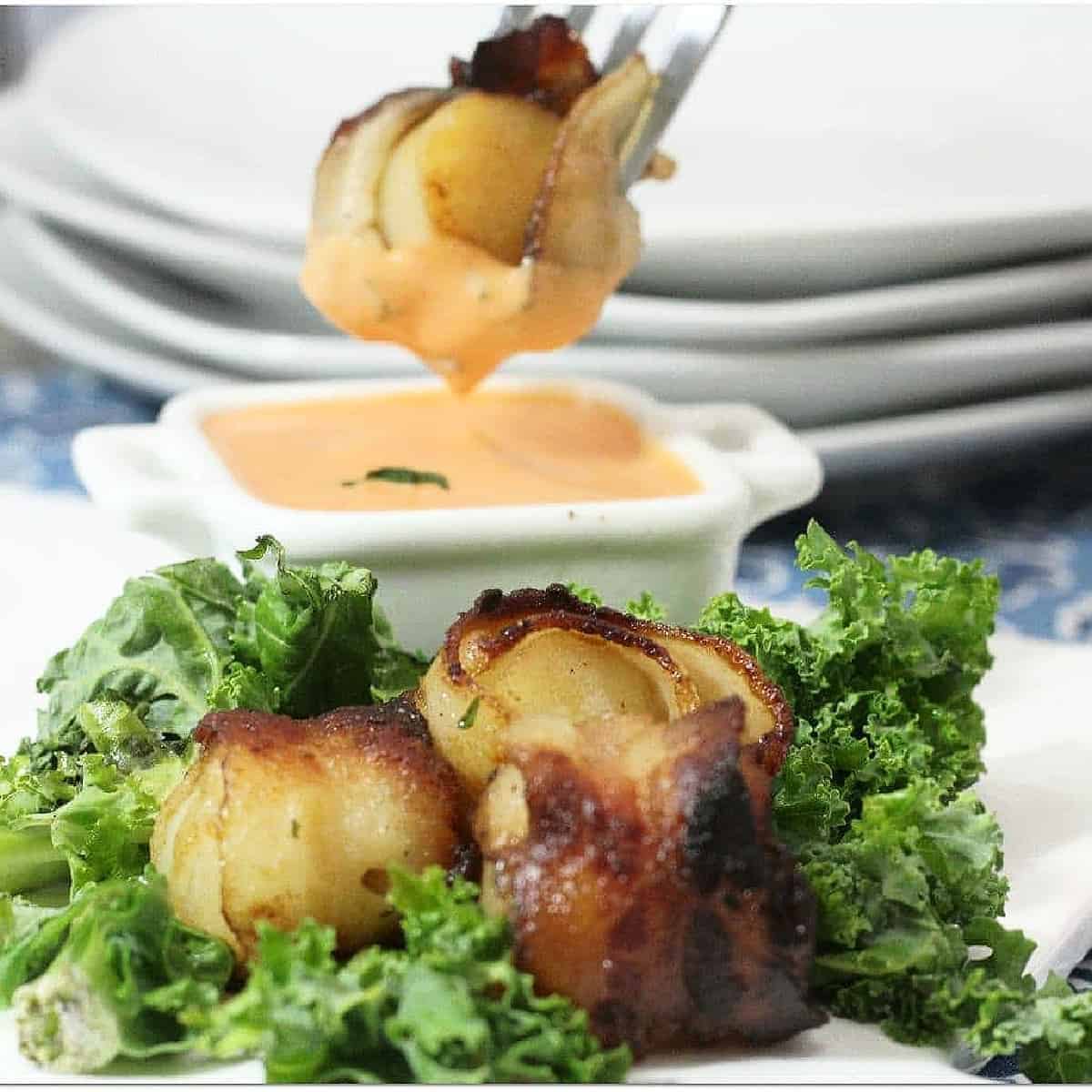 Broiled Bacon Wrapped Scallops With Spicy Dipping Sauce Broiled Bacon Wrapped Scallops With Spicy Dipping Sauce
