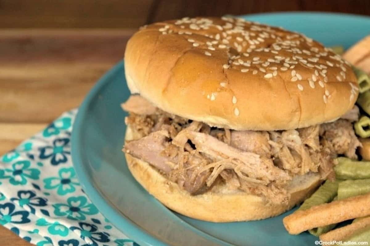 Crockpot Easy Pulled Pork Sandwiches