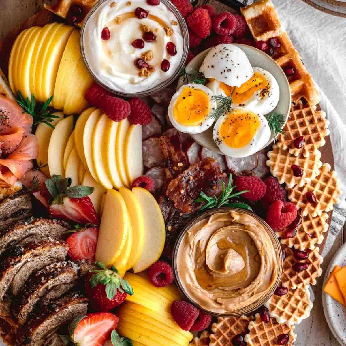 Easy Breakfast Charcuterie Board