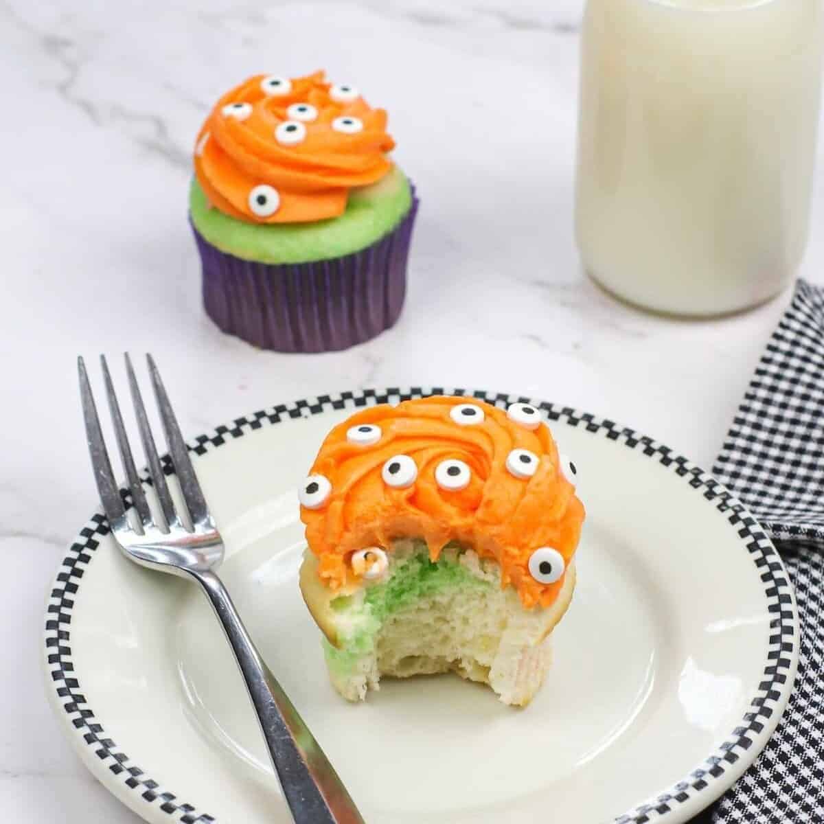 Easy Halloween Monster Eyeball Cupcakes Easy Halloween Monster Eyeball Cupcakes