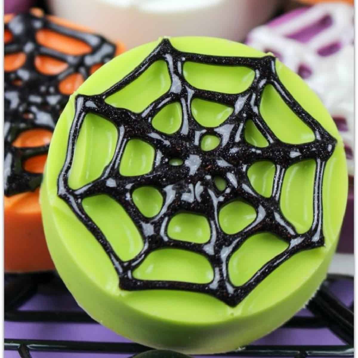 Easy Halloween Spiderweb Oreos Easy Halloween Spiderweb Oreos