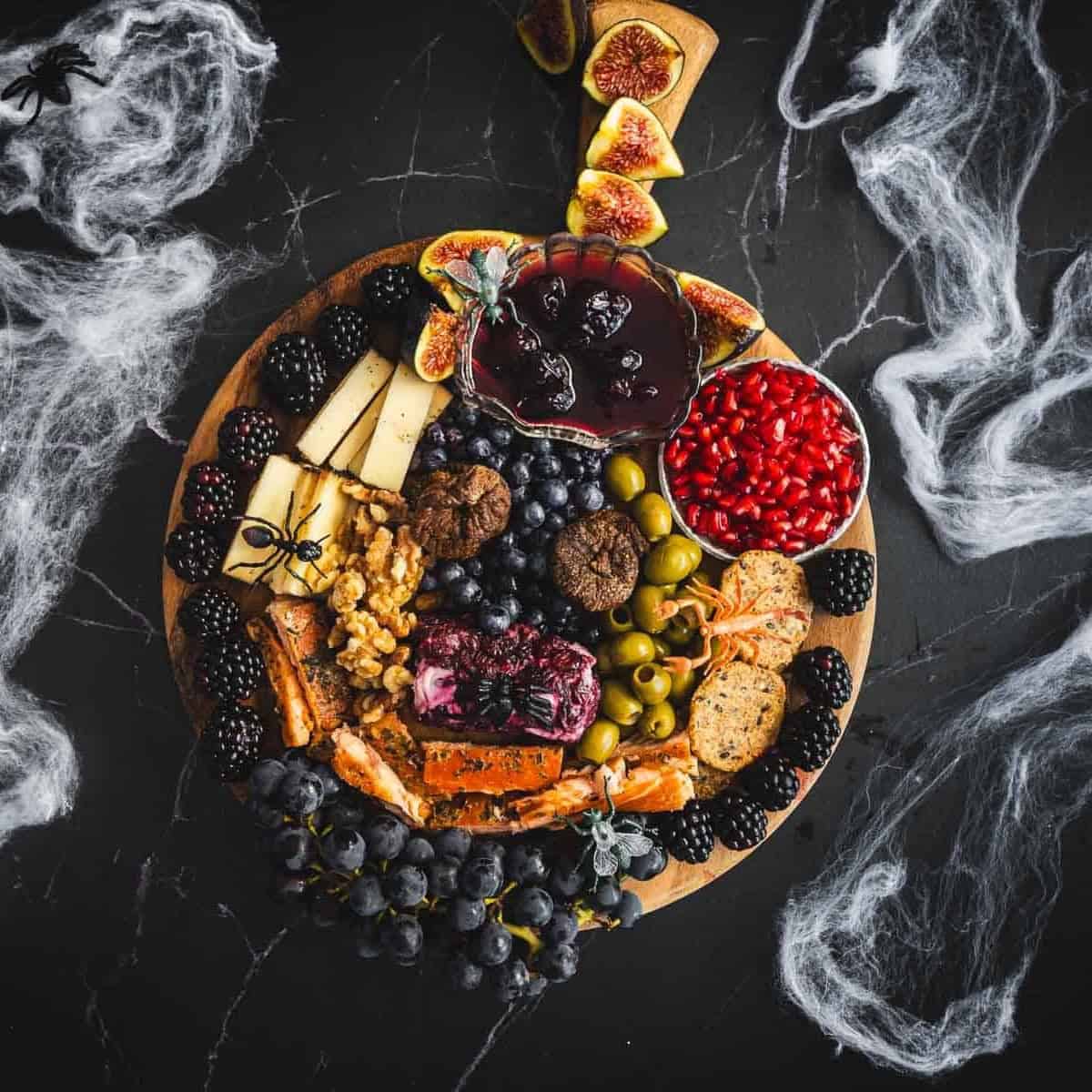 Effortlessly Impress Your Guests with This Halloween Snack Board Effortlessly Impress Your Guests with This Halloween Snack Board