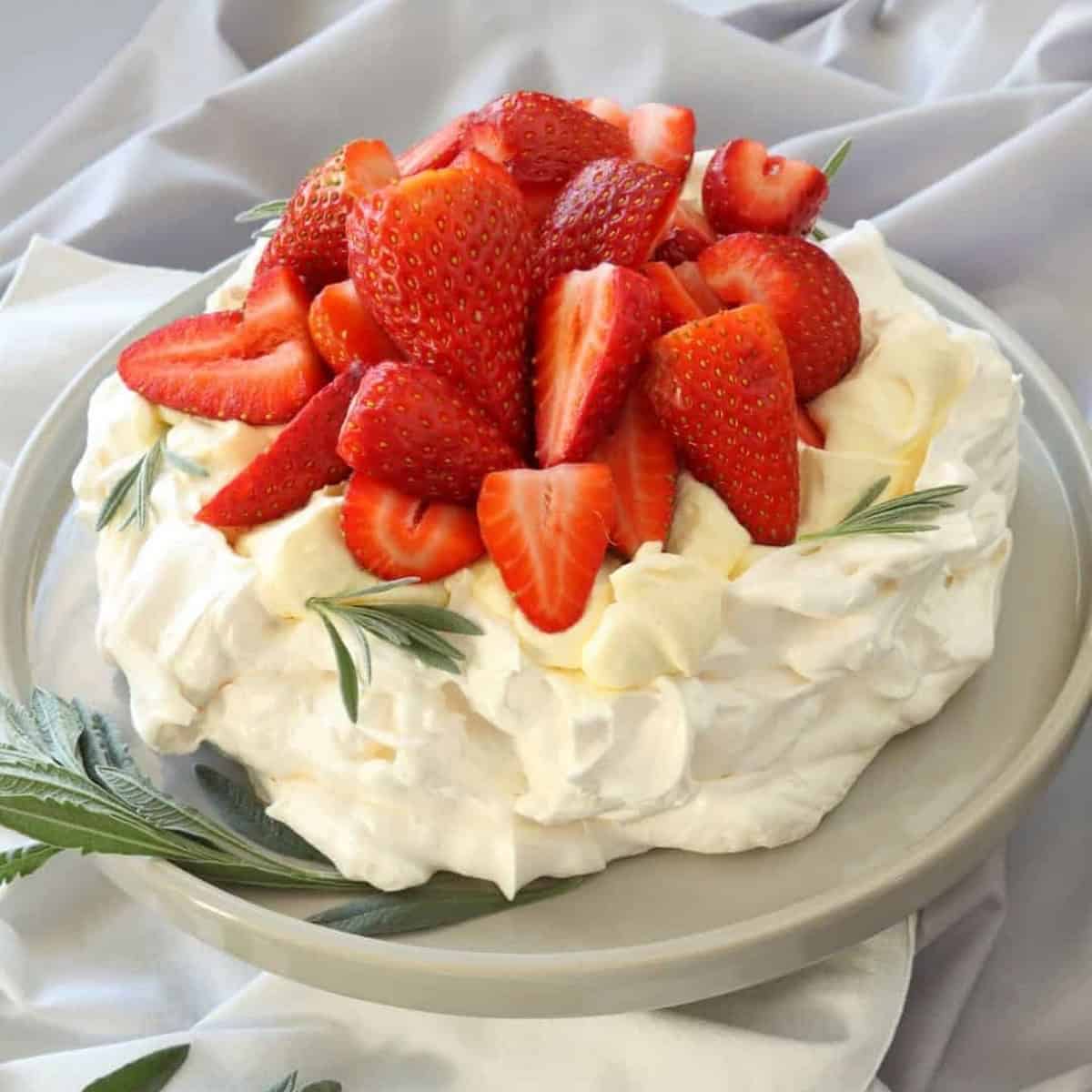 Keto Pavlova Keto Pavlova