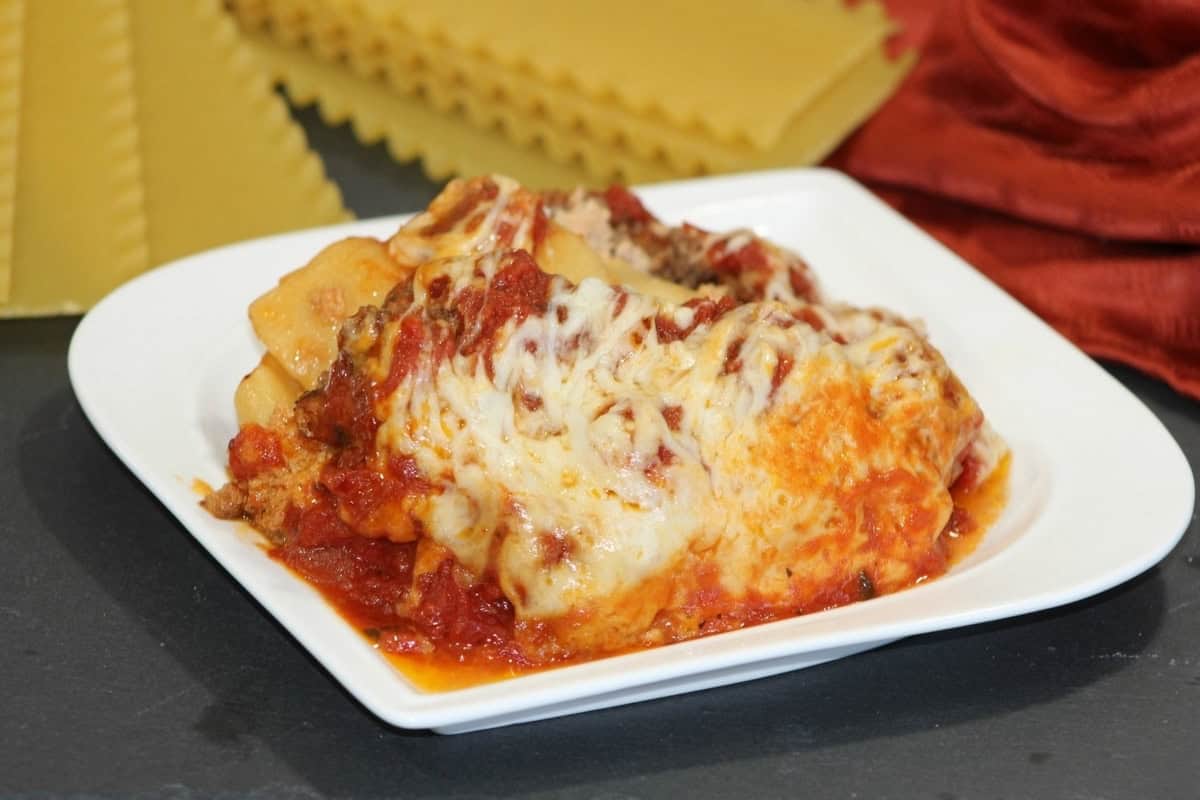 Simple And Easy Crockpot Lasagna